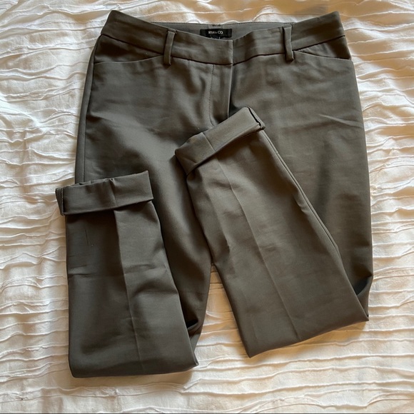 RW&Co Grey Pants - Picture 1 of 4